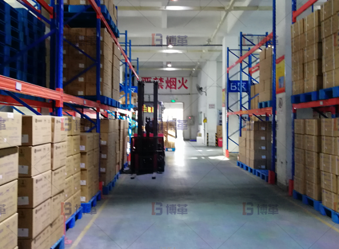 有序的倉(cāng)庫(kù)管理及標(biāo)識(shí)，發(fā)貨和收貨通過(guò)倉(cāng)庫(kù)集中配送。